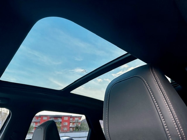 PEUGEOT 3008 300e Hybrid4 GT Pack EAT8-image-17