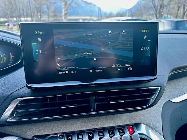 PEUGEOT 3008 300e Hybrid4 GT Pack EAT8-image-19