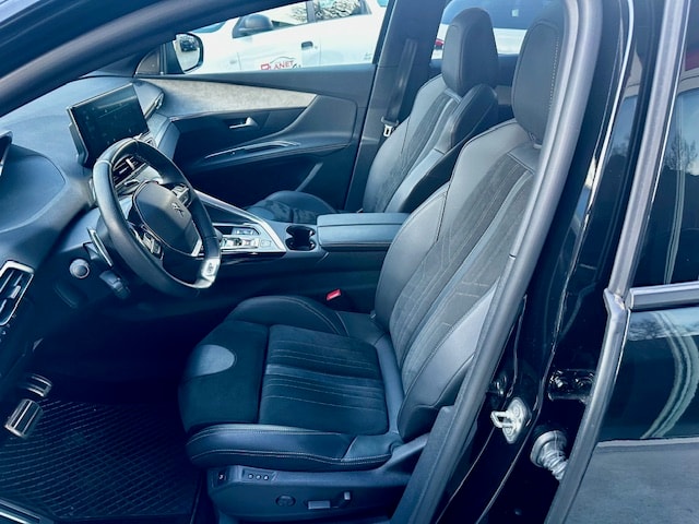 PEUGEOT 3008 300e Hybrid4 GT Pack EAT8-image-12