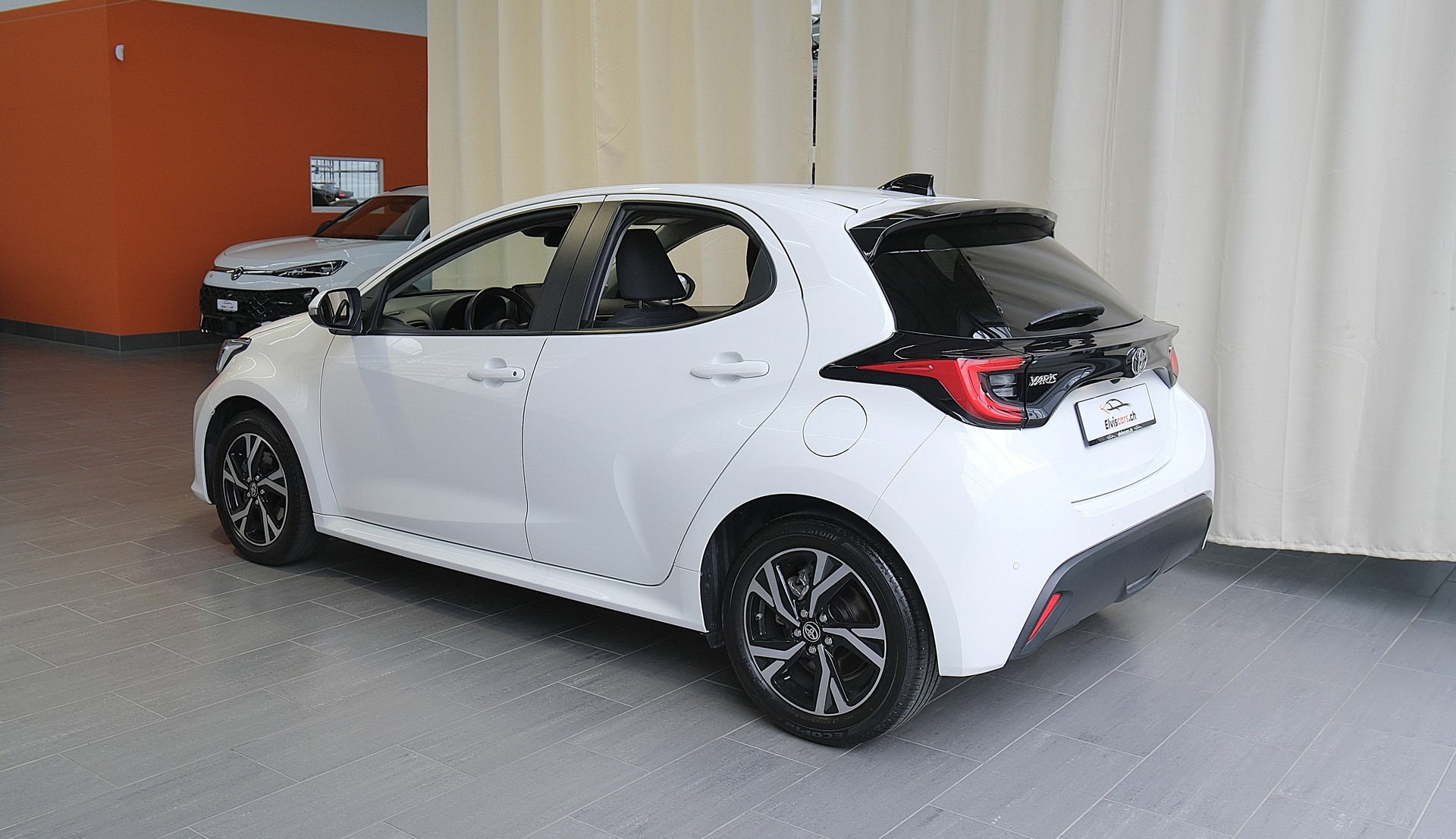 TOYOTA Yaris 1.5 Trend e-CVT-image-9