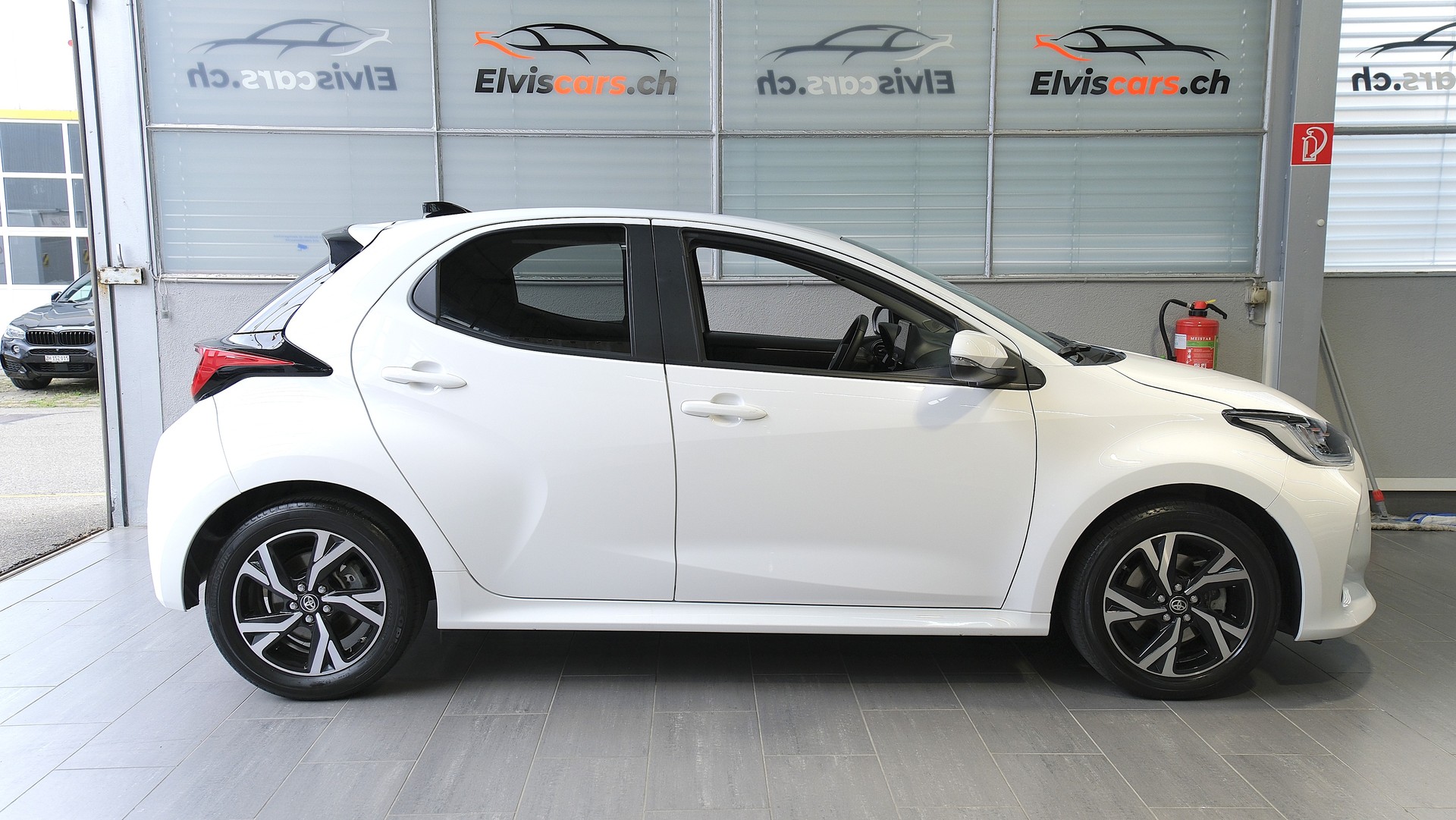 TOYOTA Yaris 1.5 Trend e-CVT-image-27