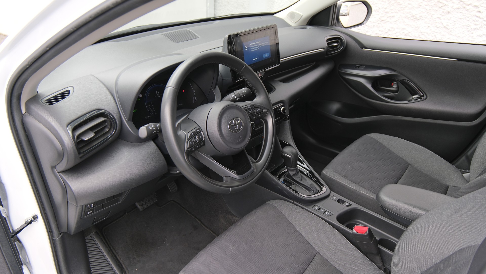 TOYOTA Yaris 1.5 Trend e-CVT-image-2