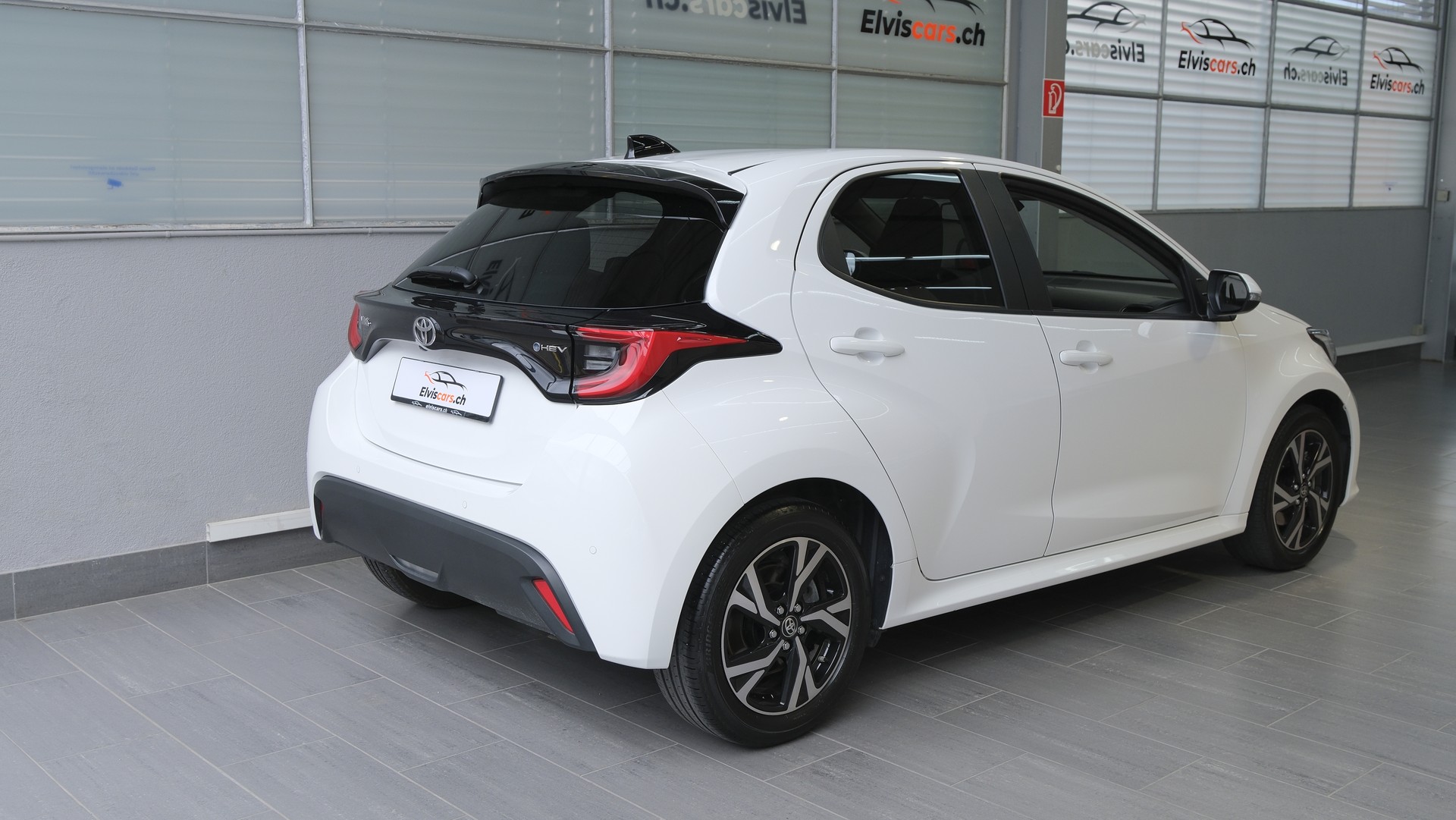 TOYOTA Yaris 1.5 Trend e-CVT-image-26