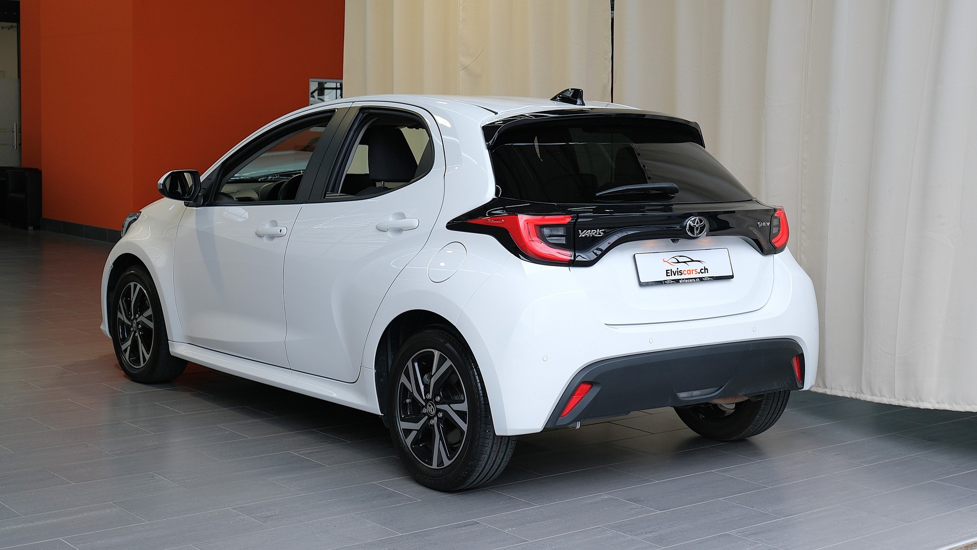 TOYOTA Yaris 1.5 Trend e-CVT-image-10