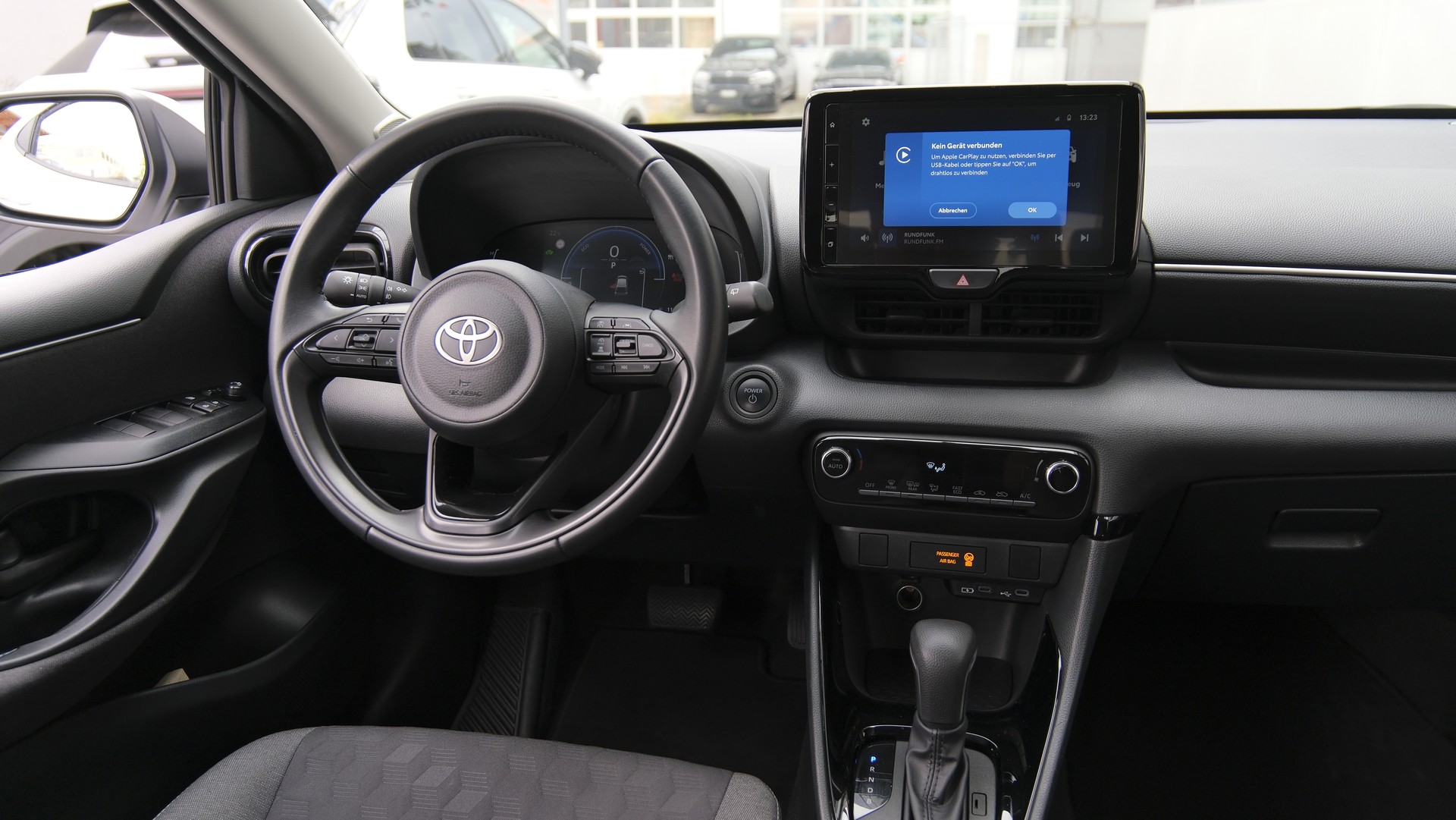 TOYOTA Yaris 1.5 Trend e-CVT-image-18