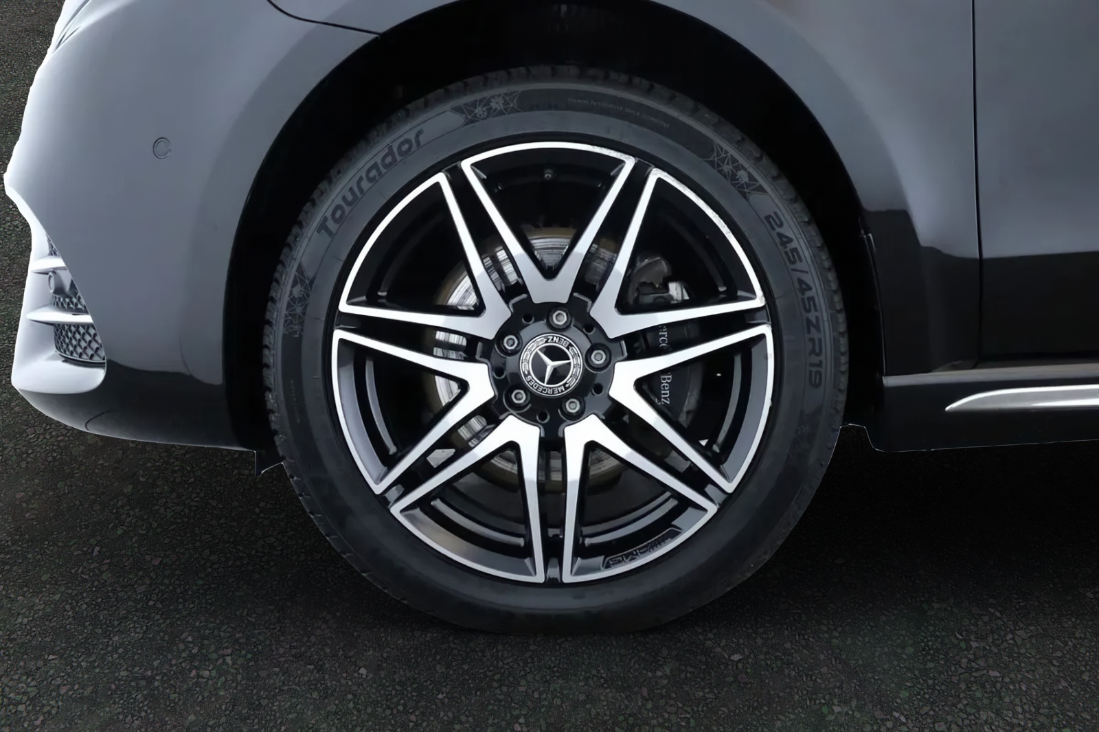 MERCEDES-BENZ V 300 d lang AMG-Line 4Matic 9G-Tronic / Leder-Pano-LED-Kamera-El.Türen-image-5