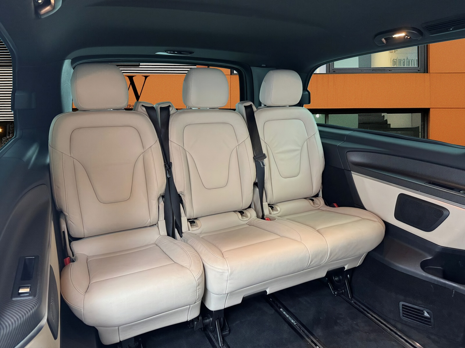 MERCEDES-BENZ V 300 d lang AMG-Line 4Matic 9G-Tronic / Leder-Pano-LED-Kamera-El.Türen-image-9