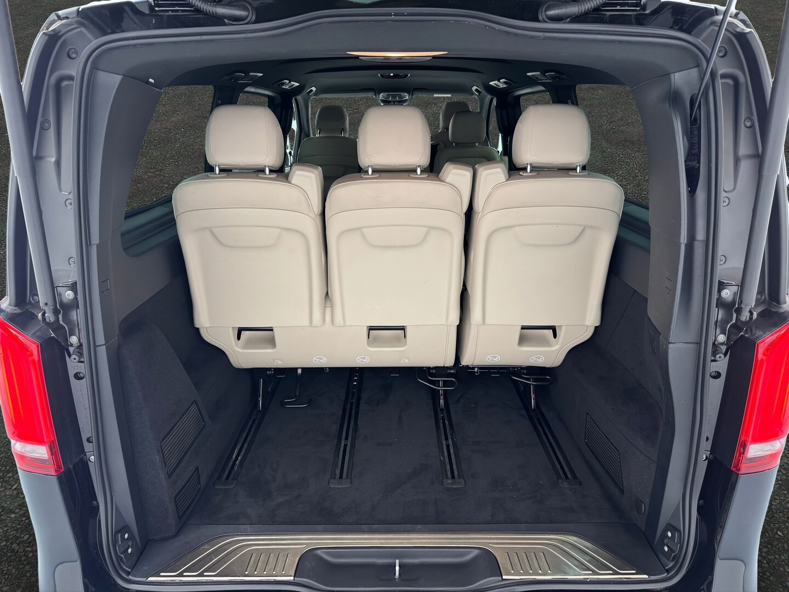 MERCEDES-BENZ V 300 d lang AMG-Line 4Matic 9G-Tronic / Leder-Pano-LED-Kamera-El.Türen-image-13