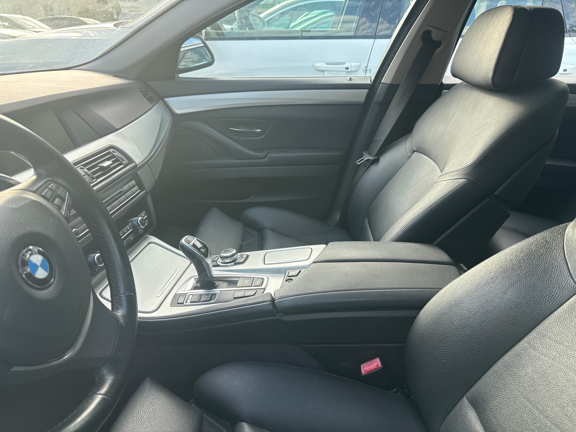 BMW 550i Steptronic-image-5