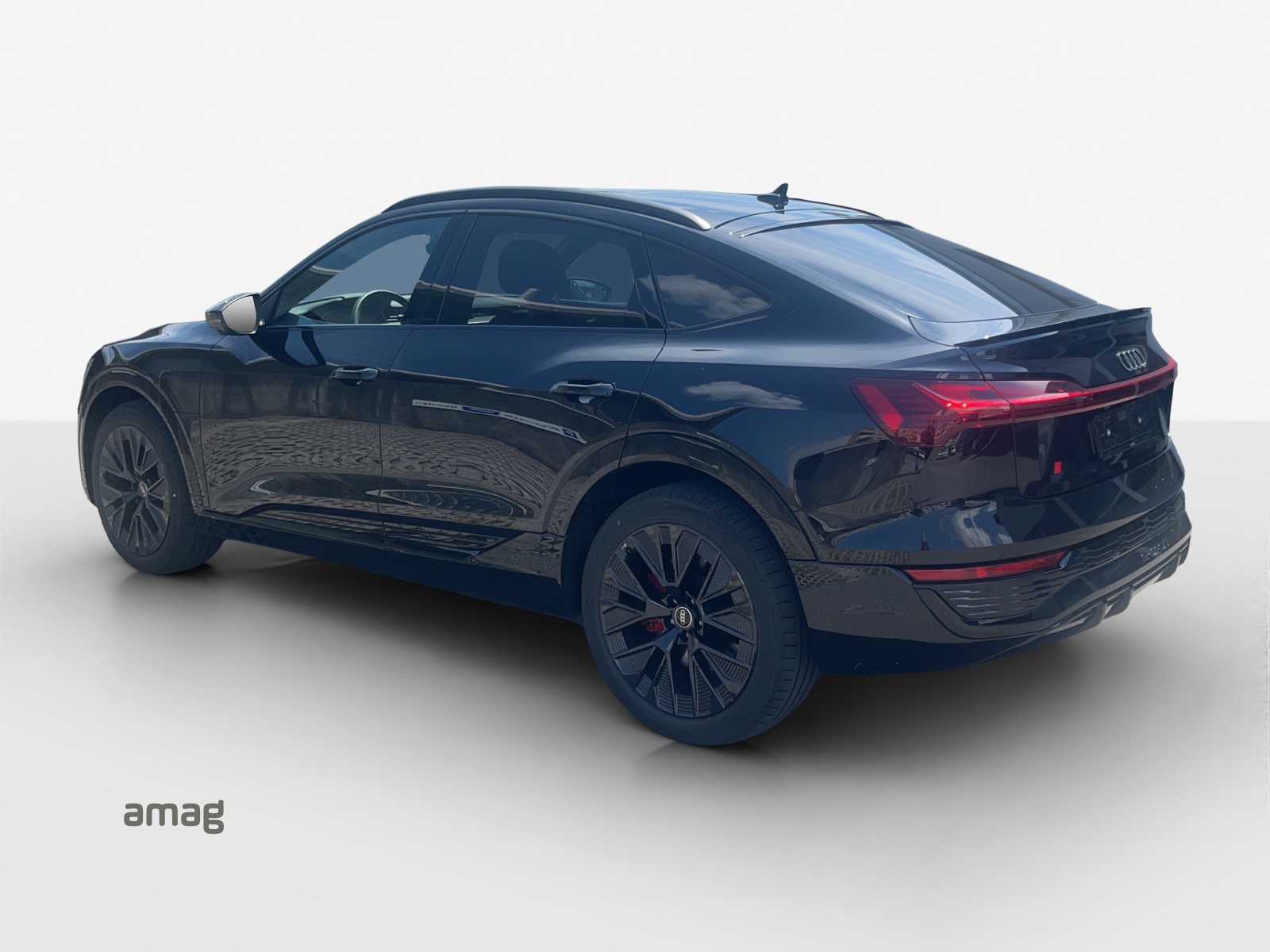 AUDI Q8 Sportback 50 e-tron Black Edition quattro-image-2