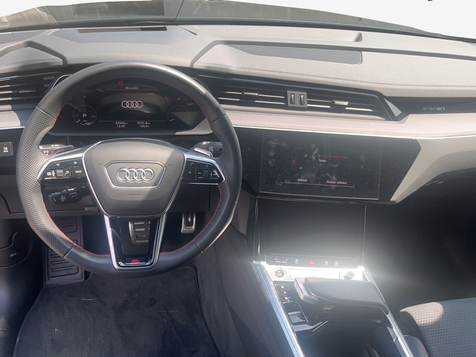 AUDI Q8 Sportback 50 e-tron Black Edition quattro-image-7