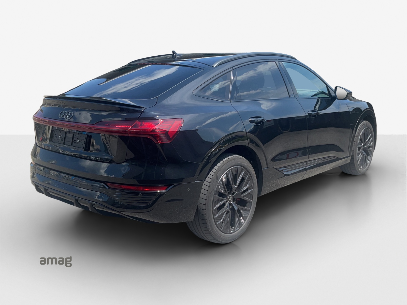 AUDI Q8 Sportback 50 e-tron Black Edition quattro-image-3