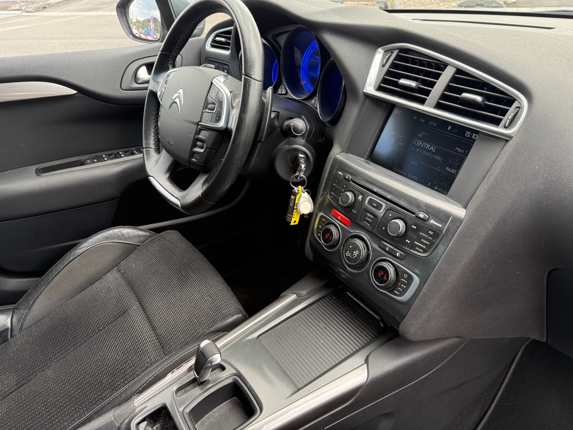 CITROEN C4 Berline 1.6 e-HDi Exclusive EGS6-image-8