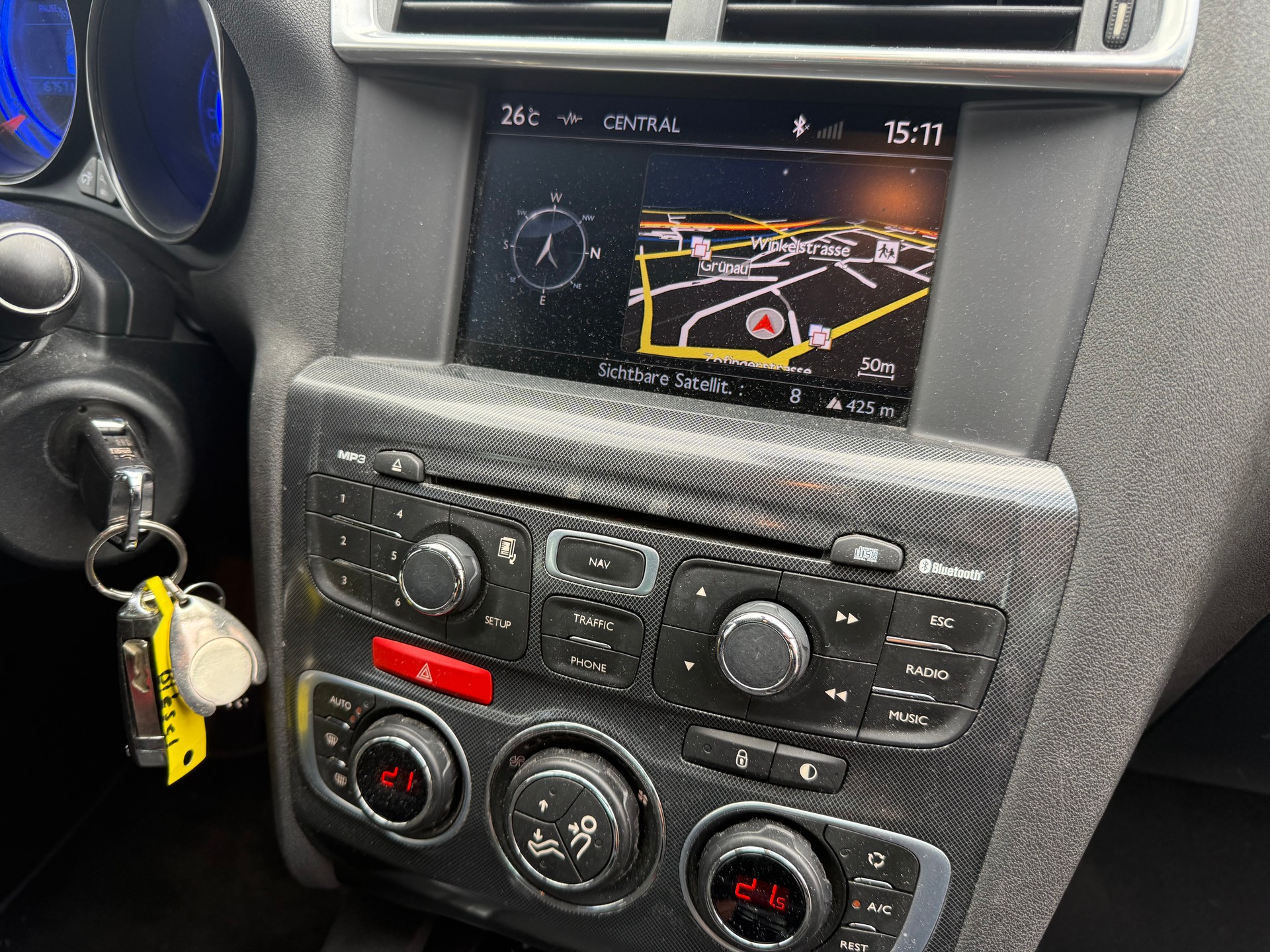 CITROEN C4 Berline 1.6 e-HDi Exclusive EGS6-image-11
