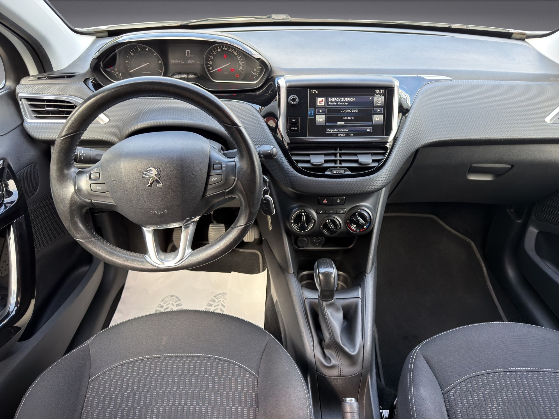 PEUGEOT 208 1.2 PureTech Active-image-9