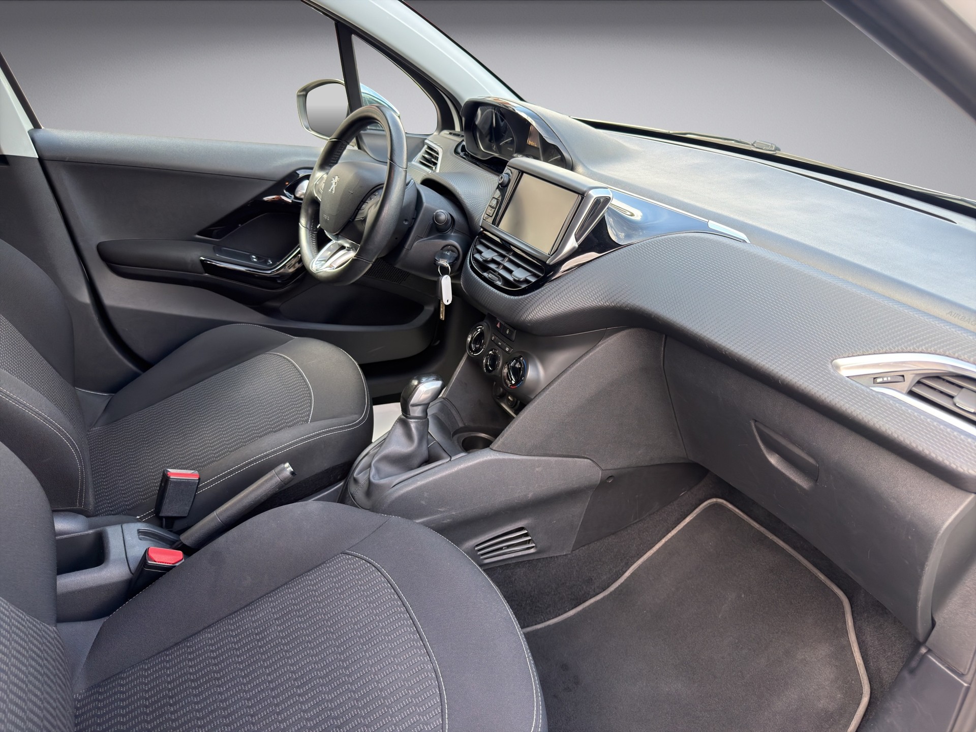 PEUGEOT 208 1.2 PureTech Active-image-11