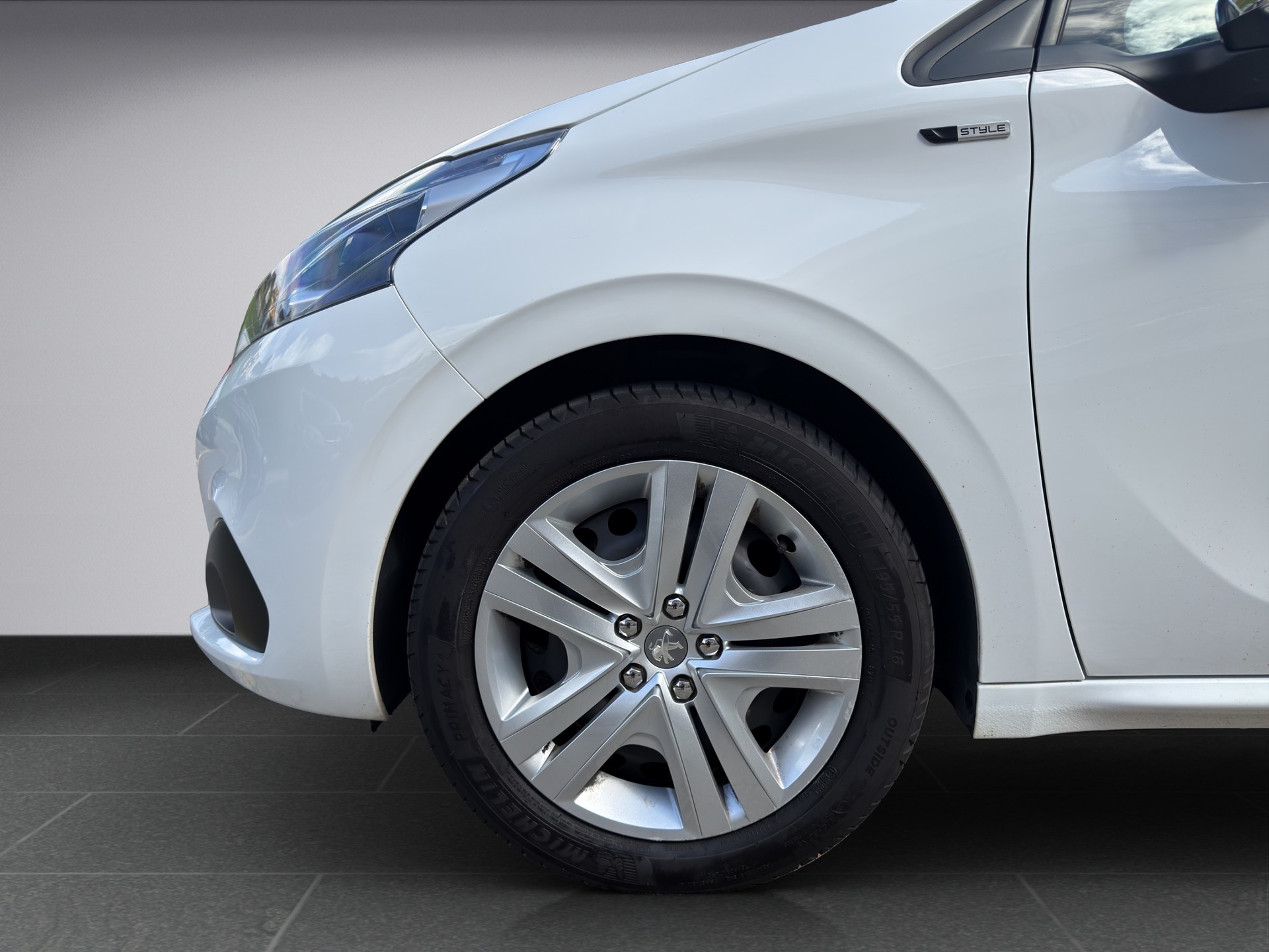 PEUGEOT 208 1.2 PureTech Active-image-15