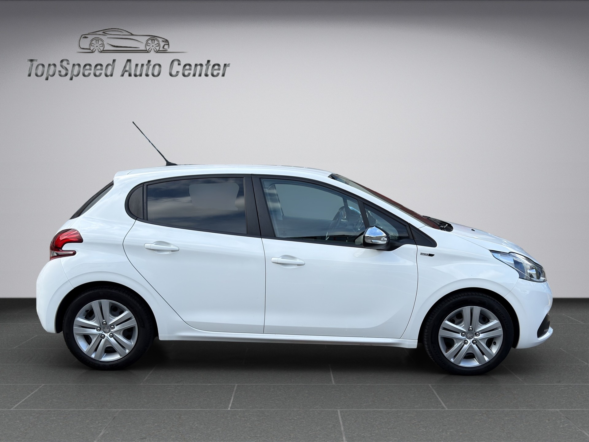 PEUGEOT 208 1.2 PureTech Active-image-6