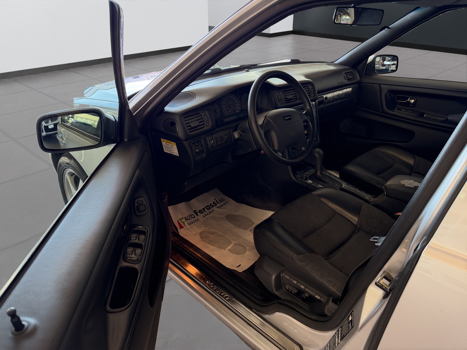 VOLVO V70 2.5 LPT-image-24