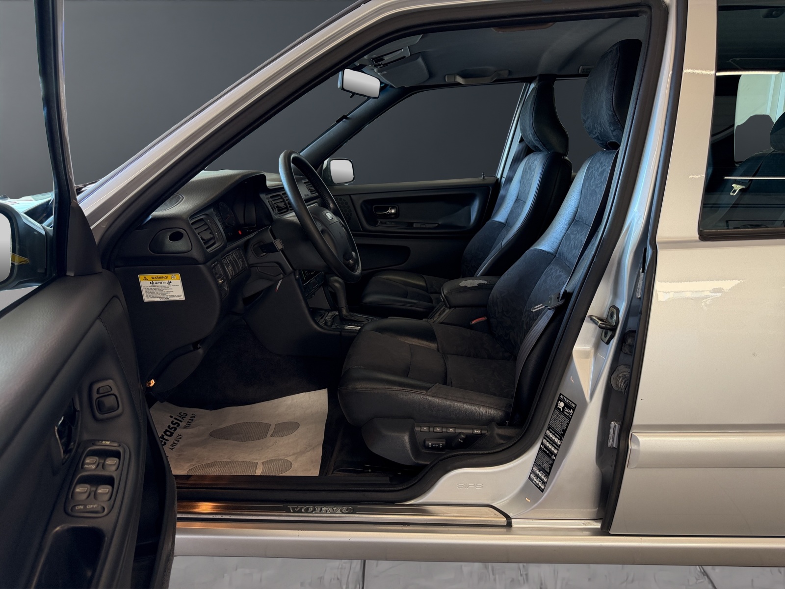 VOLVO V70 2.5 LPT-image-15