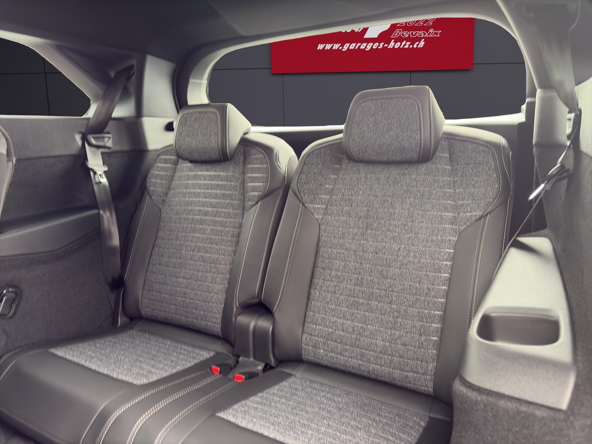 PEUGEOT 5008 MHEV Allure Premium e-DSC6-image-10