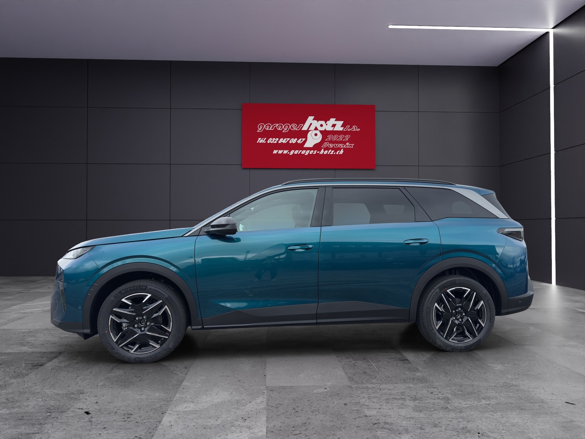 PEUGEOT 5008 MHEV Allure Premium e-DSC6-image-1