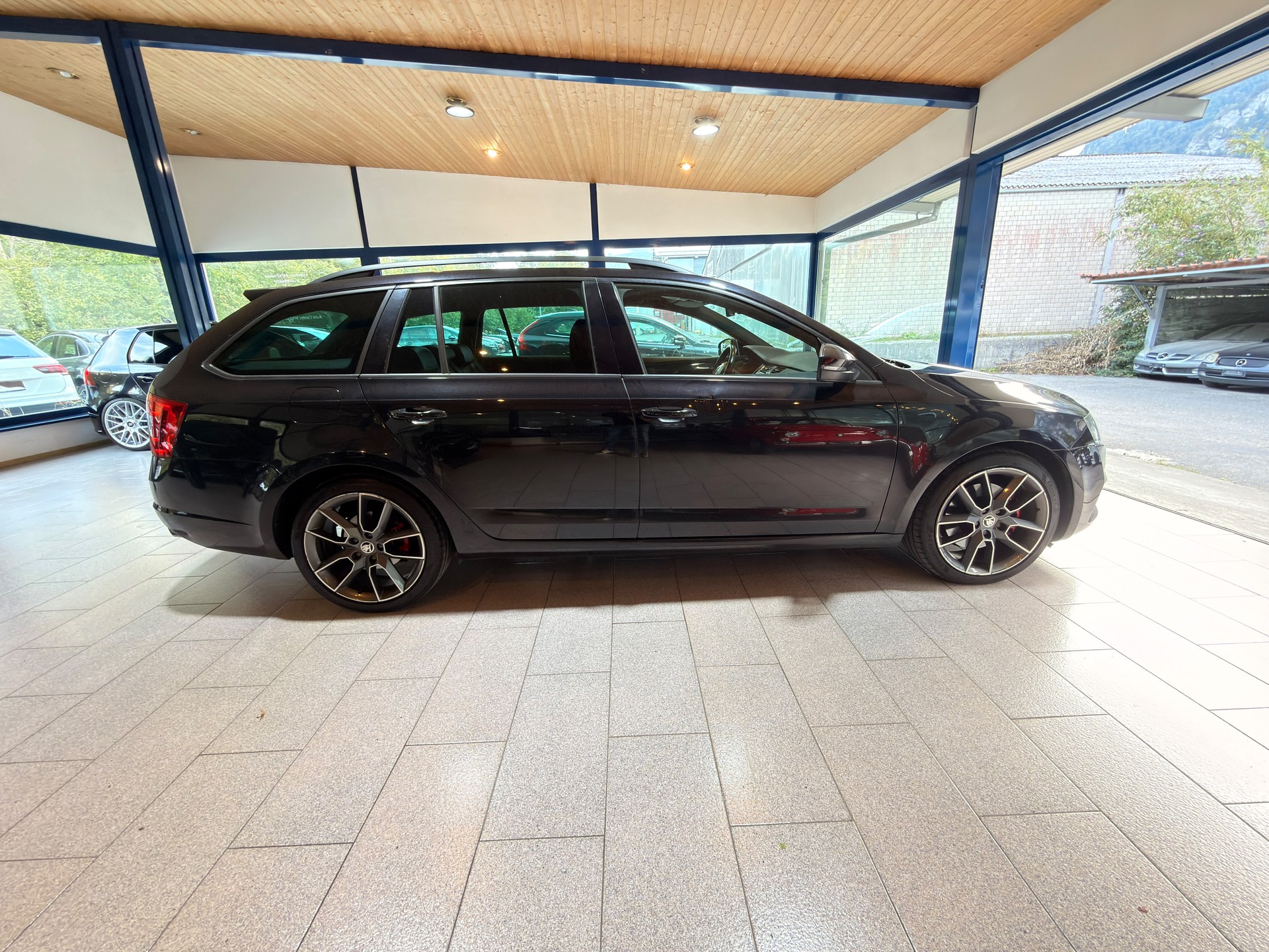 SKODA Octavia Combi 2.0 TDI RS 4x4 DSG-image-10
