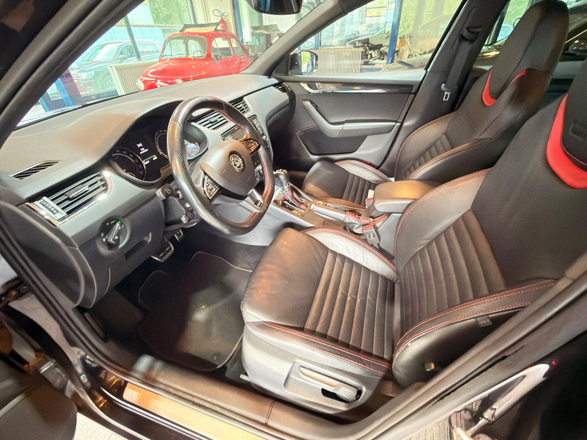 SKODA Octavia Combi 2.0 TDI RS 4x4 DSG-image-3