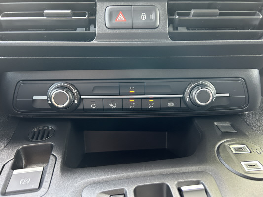 TOYOTA Proace C. Van EV Active M-image-12