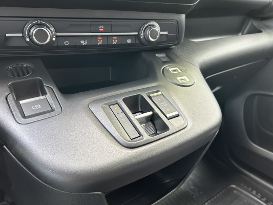 TOYOTA Proace C. Van EV Active M-image-11