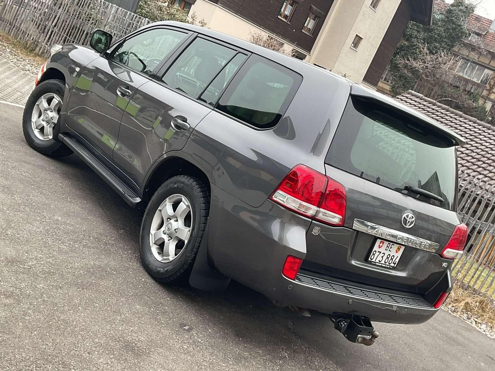TOYOTA 4.5 D-4D V8 Linea Sol 7P.-image-5