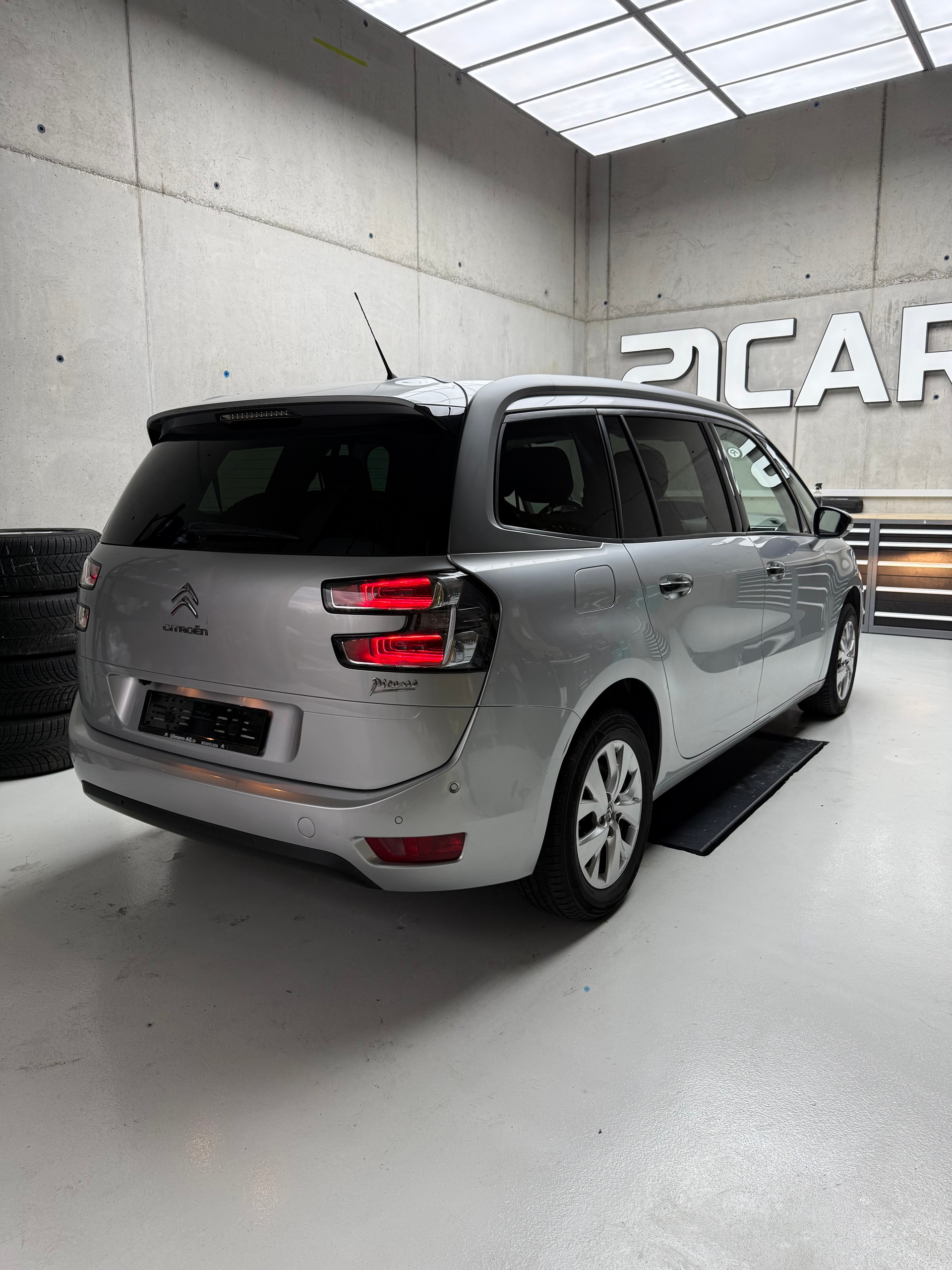 CITROEN Grand C4 Picasso 1.6i 16V e-THP Exclusive-image-5