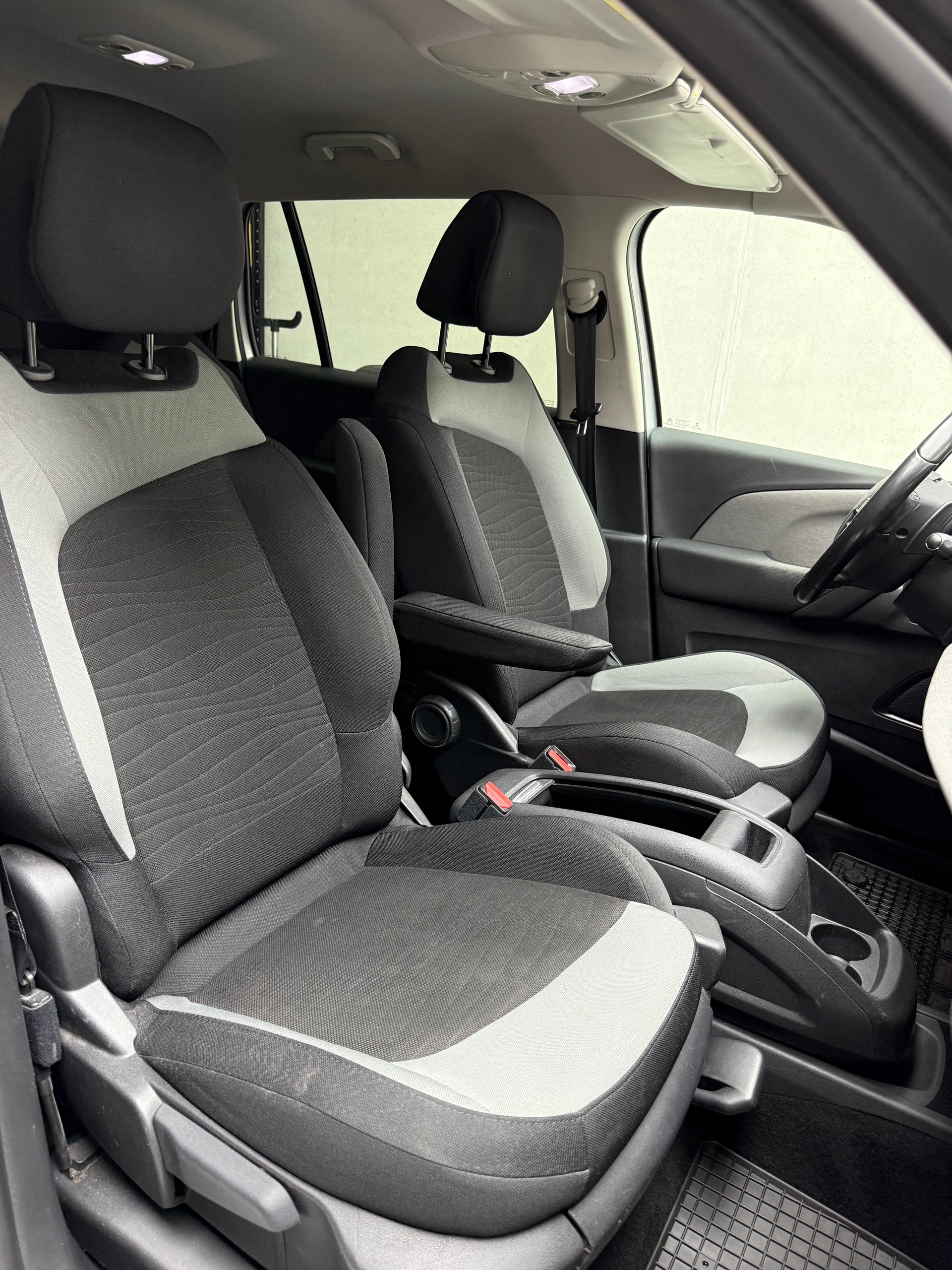CITROEN Grand C4 Picasso 1.6i 16V e-THP Exclusive-image-10
