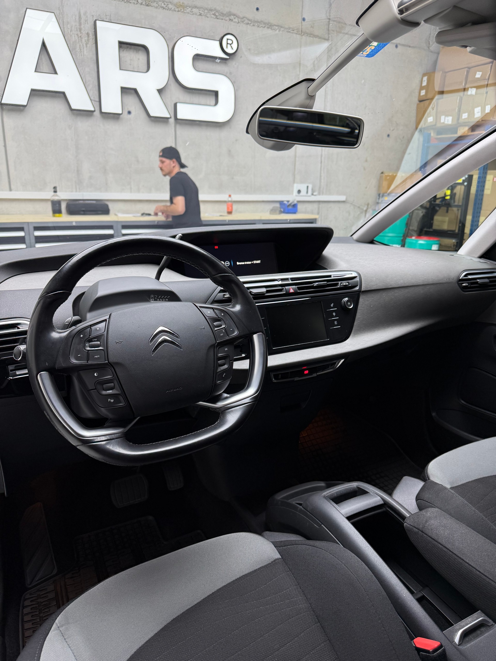 CITROEN Grand C4 Picasso 1.6i 16V e-THP Exclusive-image-6
