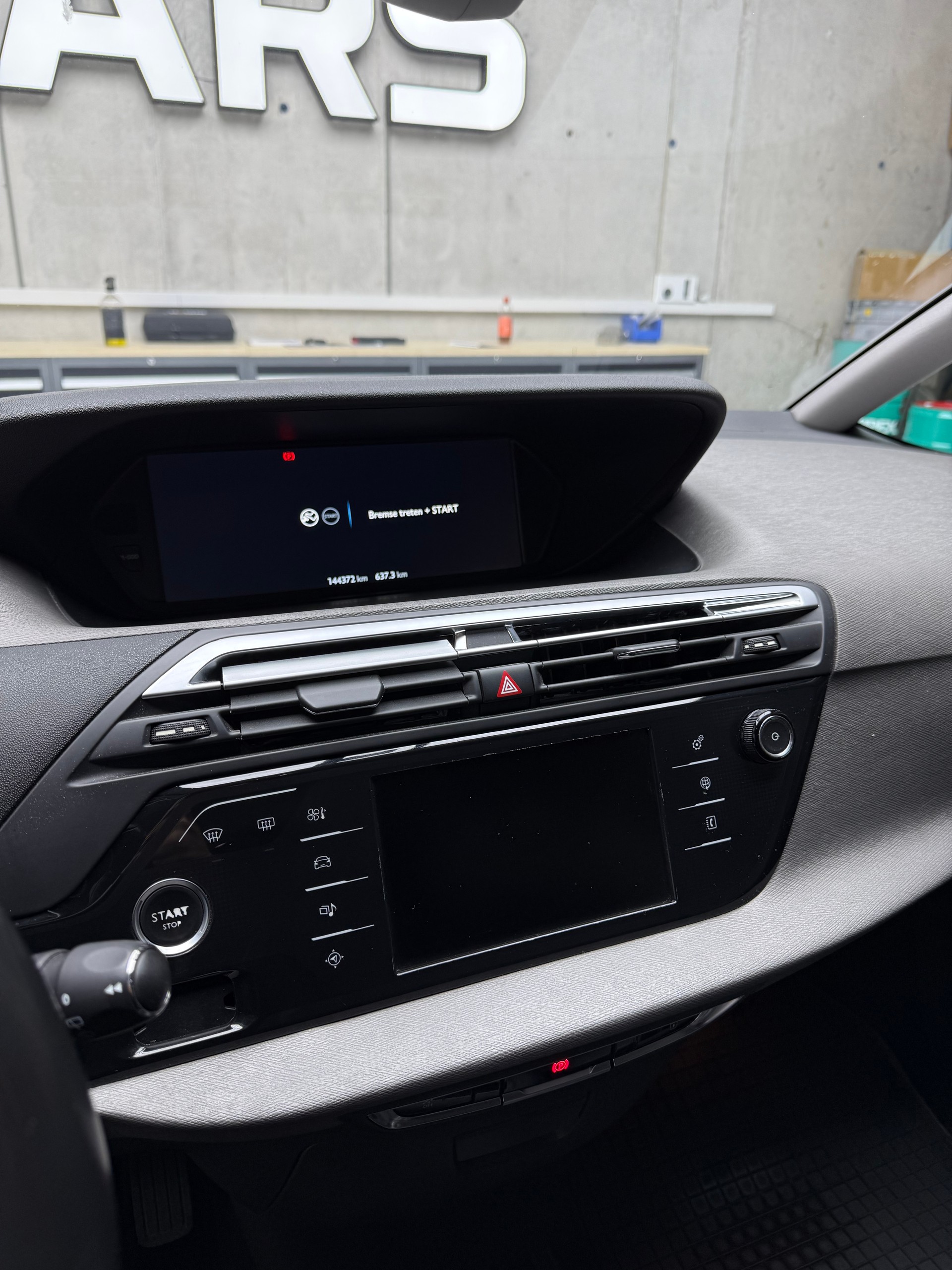 CITROEN Grand C4 Picasso 1.6i 16V e-THP Exclusive-image-8