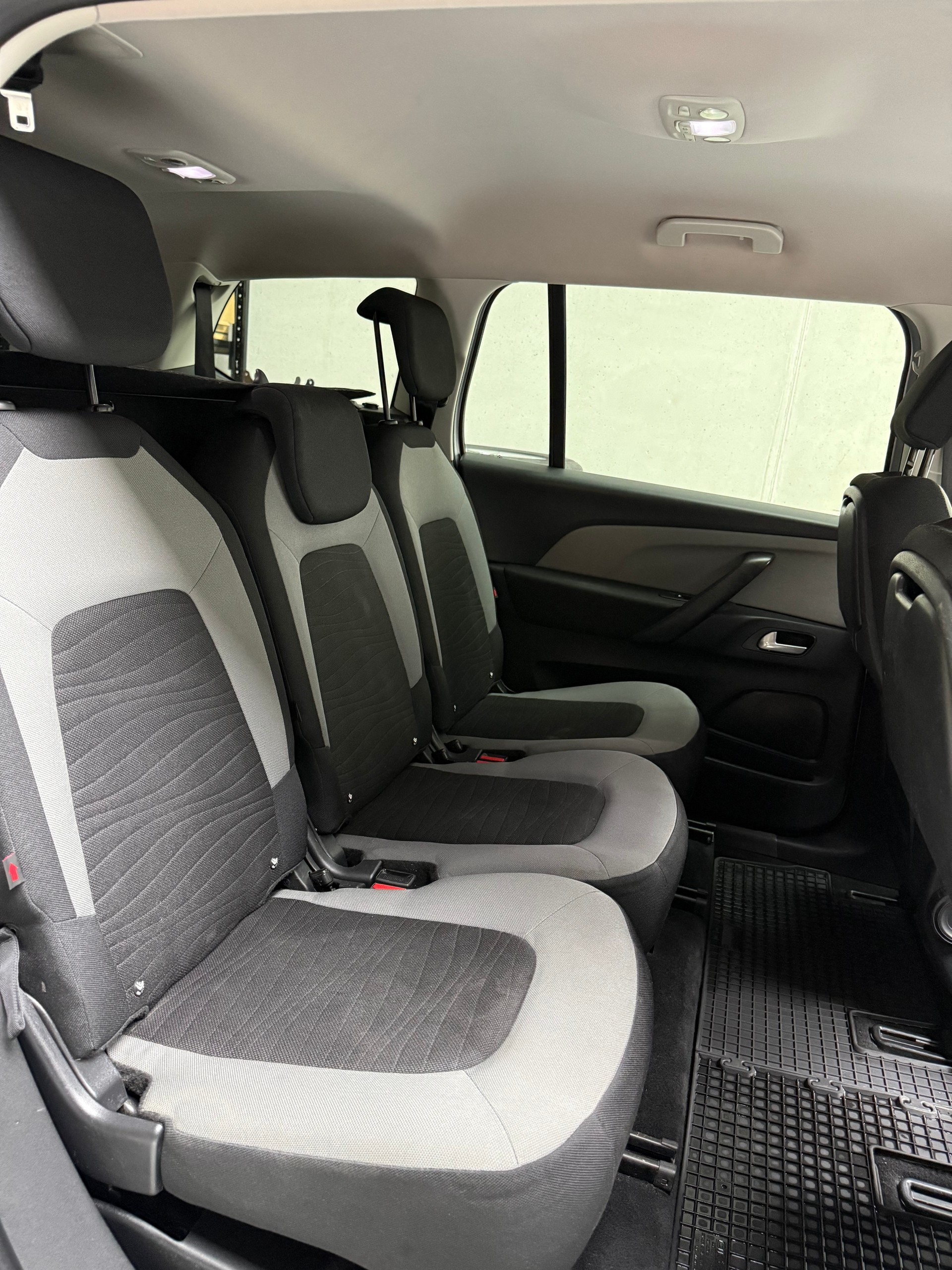 CITROEN Grand C4 Picasso 1.6i 16V e-THP Exclusive-image-12