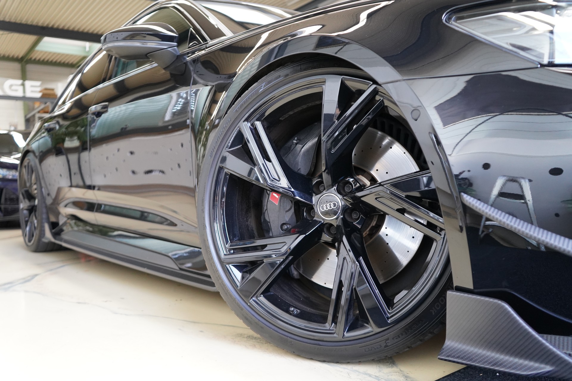 AUDI RS6 Avant 4.0 TFSI V8 quattro / Exklusiv Carbon Kit **-image-15