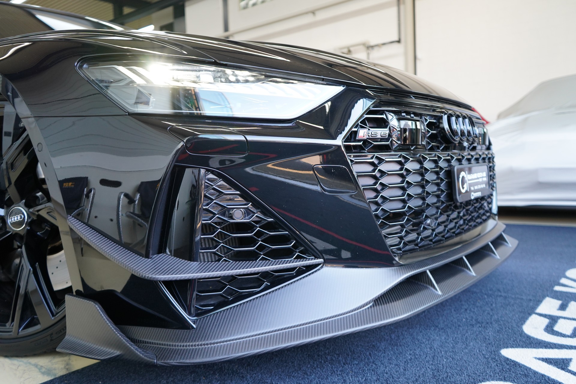AUDI RS6 Avant 4.0 TFSI V8 quattro / Exklusiv Carbon Kit **-image-16