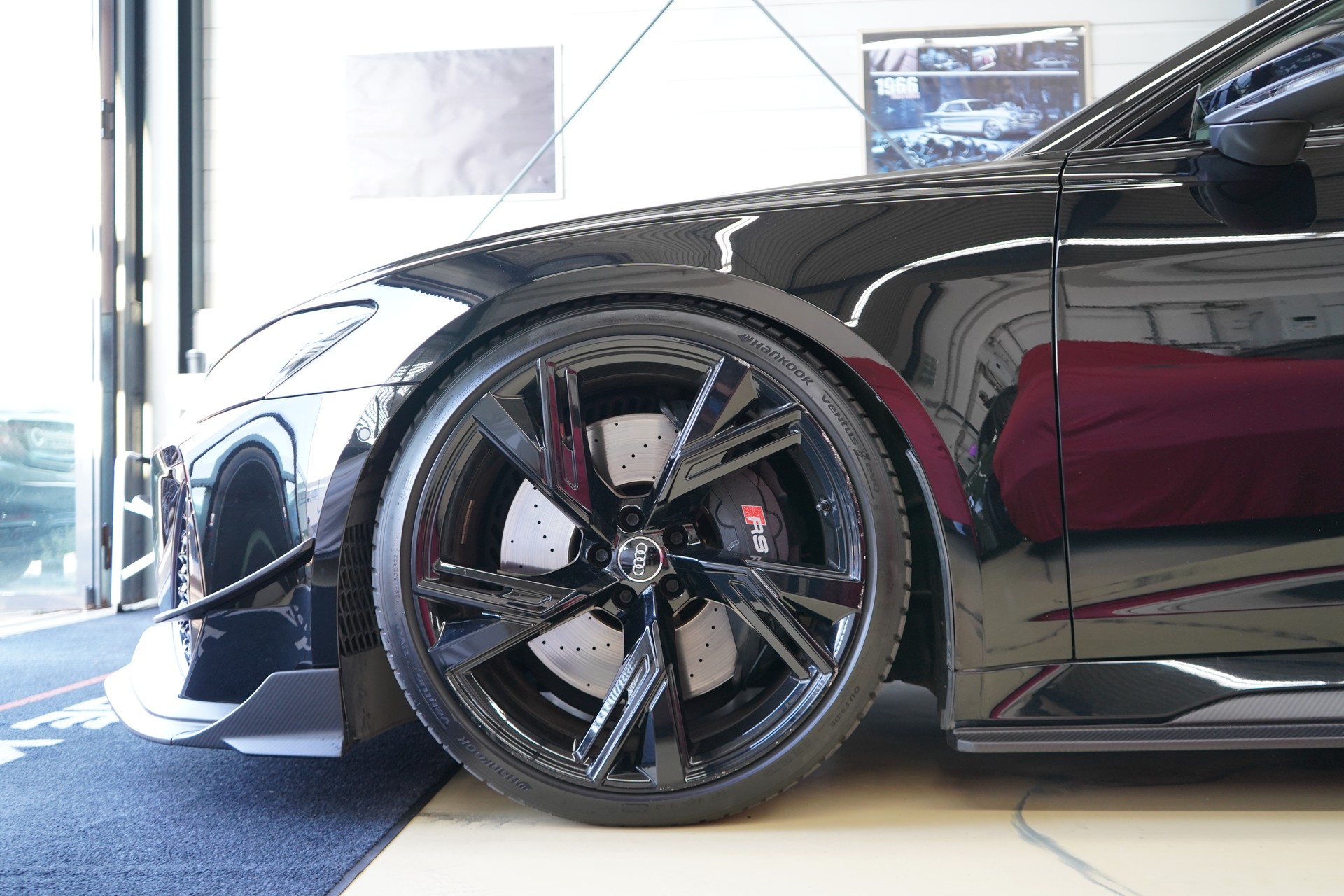 AUDI RS6 Avant 4.0 TFSI V8 quattro / Exklusiv Carbon Kit **-image-17