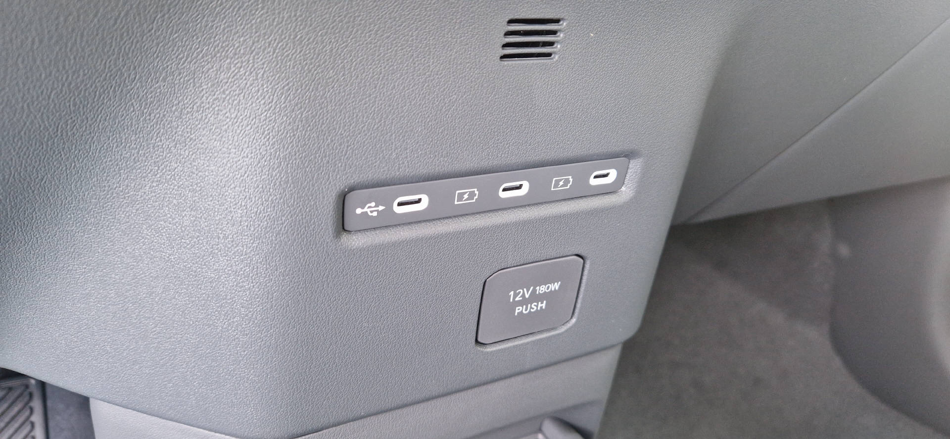 KIA EV2 61 kWh Air 4P-image-13