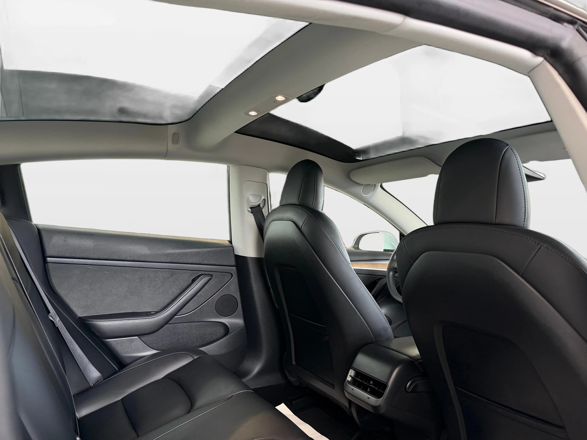 TESLA Model 3 Long Range Dual Motor AWD | Frisch MFK | FSD 3 | Wärmepumpe | inkl. Batteriezertifikat | Neue Bremsen v+h-image-10