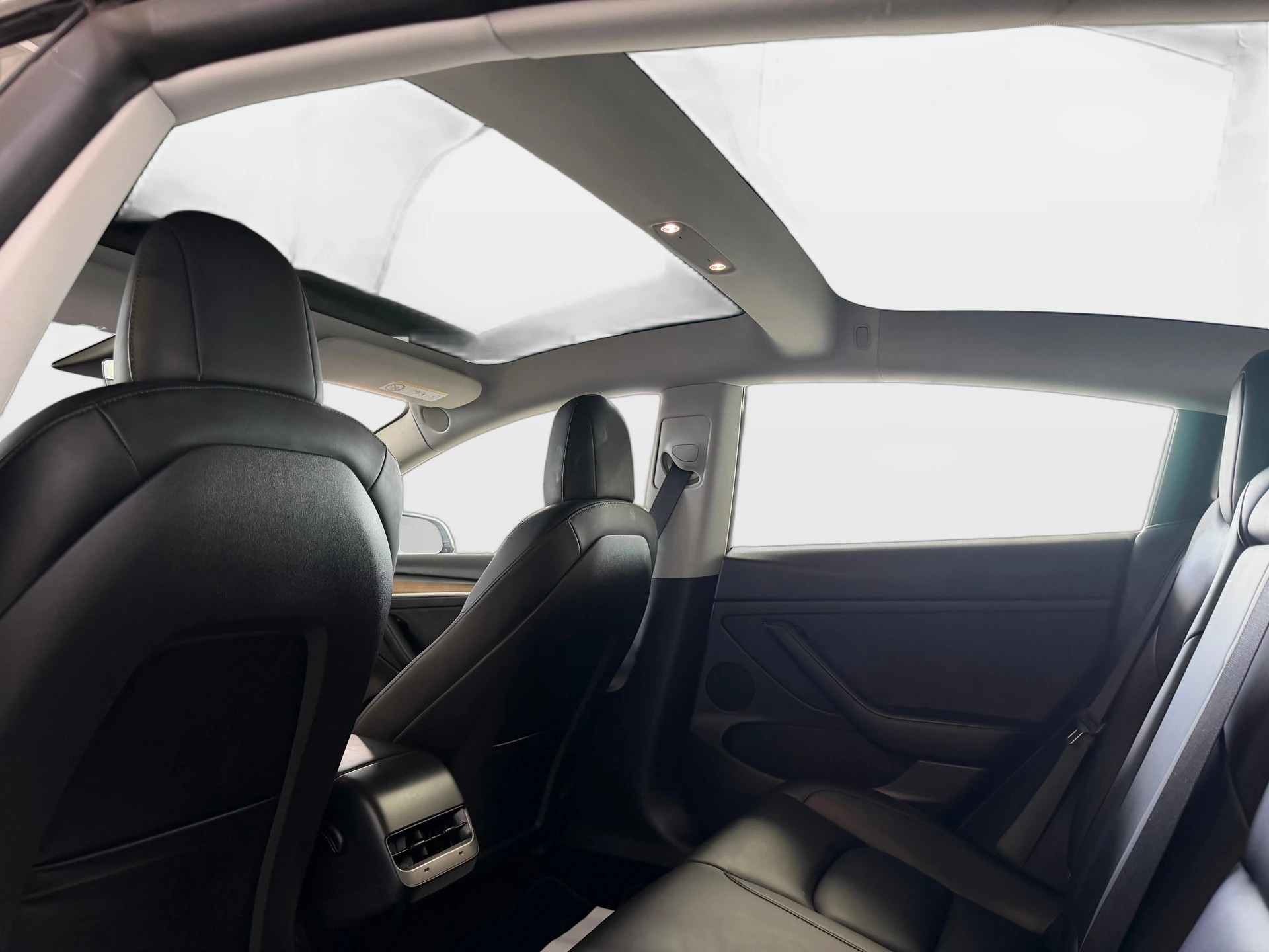 TESLA Model 3 Long Range Dual Motor AWD | Frisch MFK | FSD 3 | Wärmepumpe | inkl. Batteriezertifikat | Neue Bremsen v+h-image-13