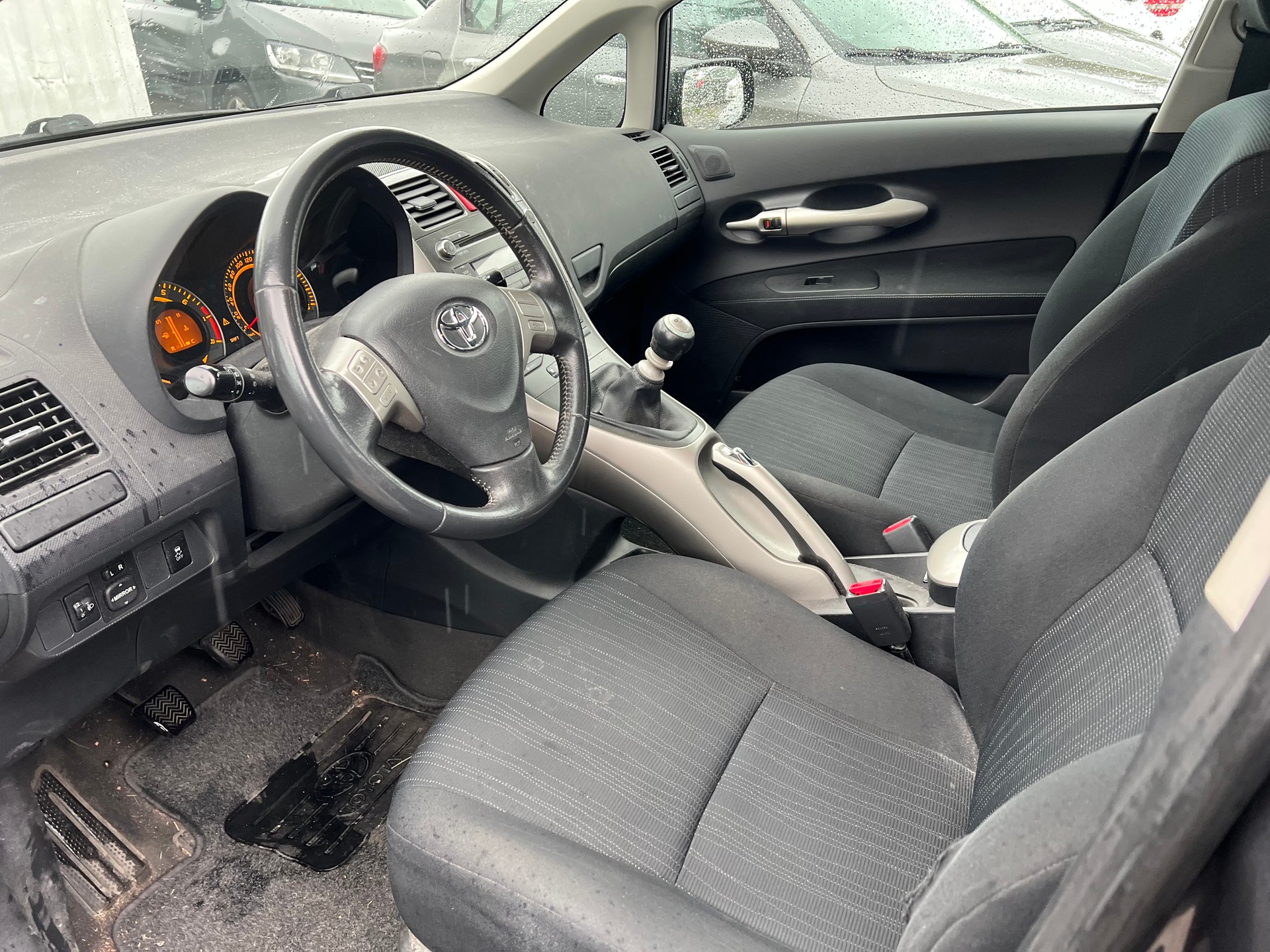 TOYOTA Auris 1.6 Linea Luna-image-6