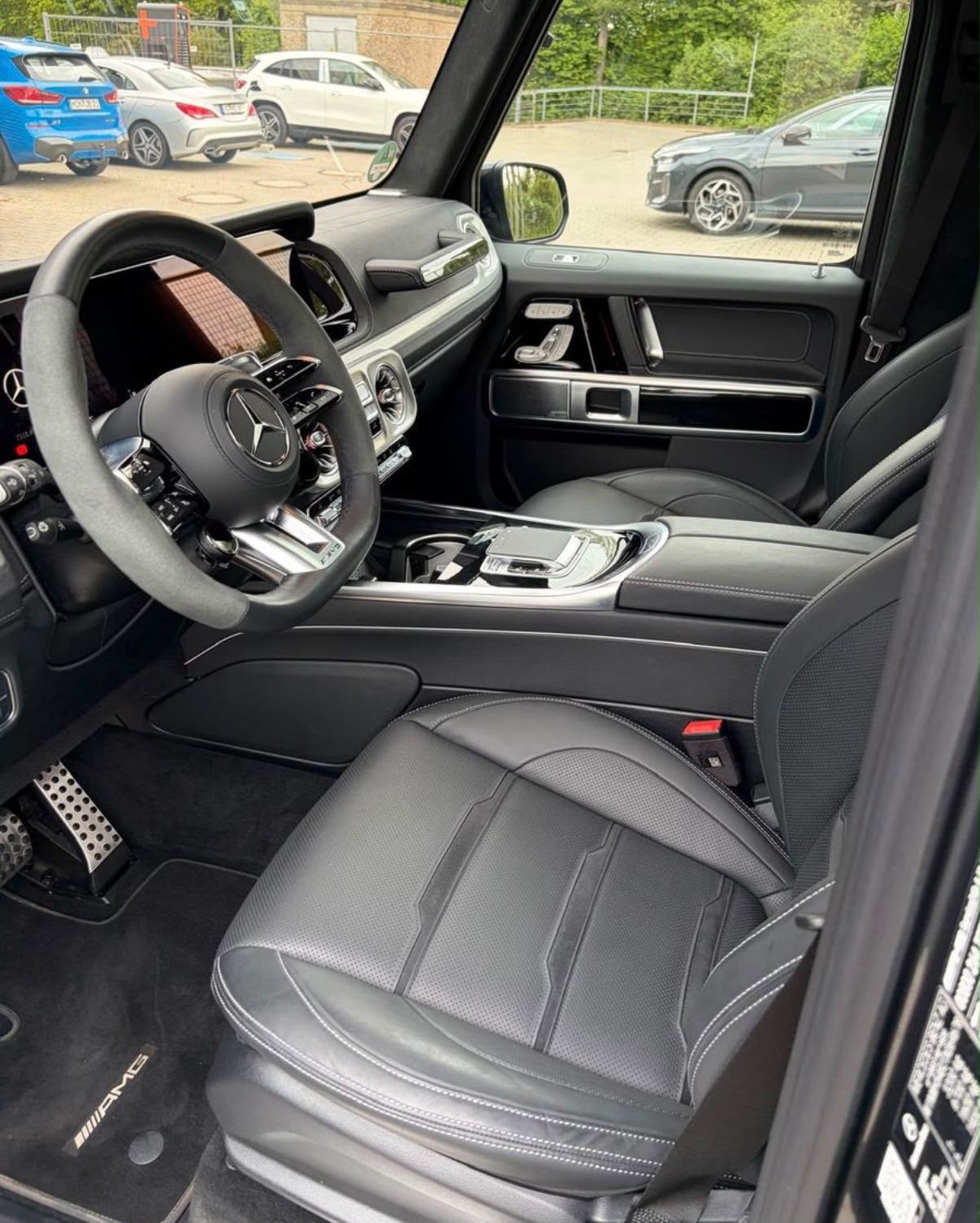 MERCEDES-BENZ G 63 AMG 9G-Tronic-showroom-element-3