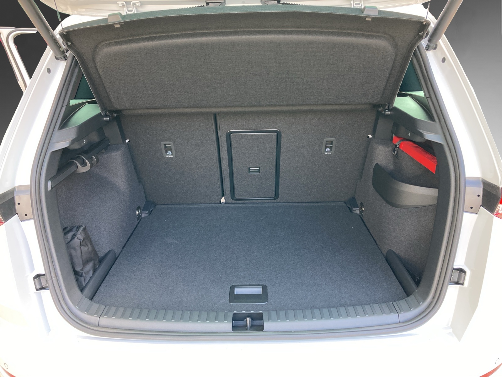 SKODA Karoq 2.0 TSI SportLine 4x4 DSG-image-9