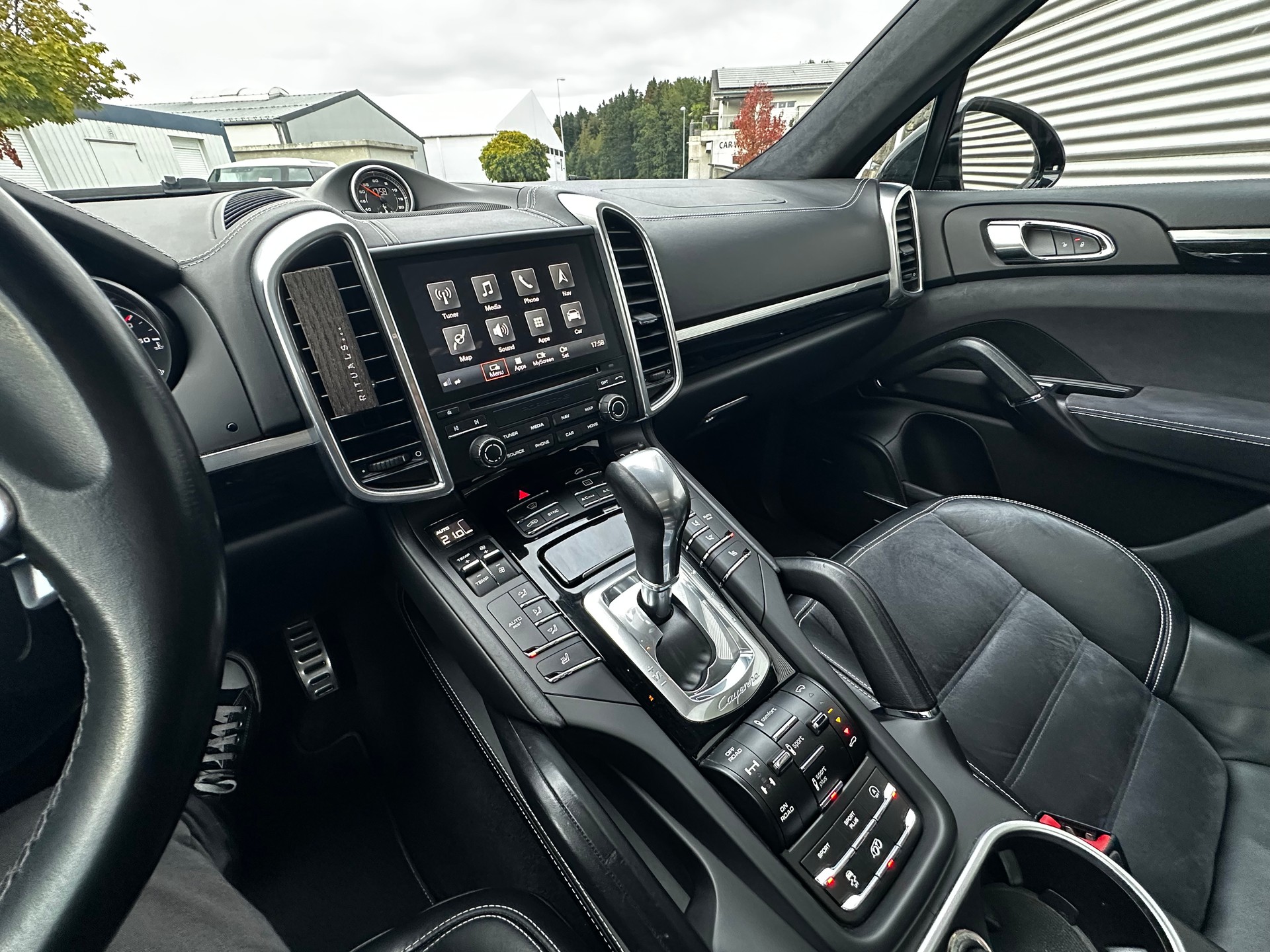 PORSCHE Cayenne GTS-image-13