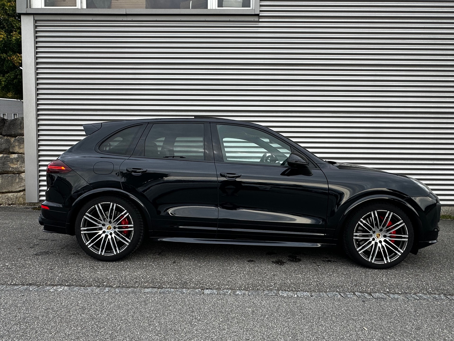 PORSCHE Cayenne GTS-image-0