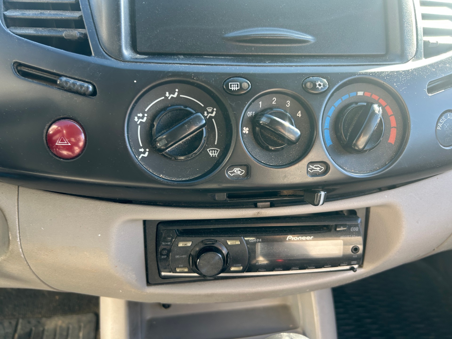 MITSUBISHI L 200 2.5 DID Invite Club Cab-image-9