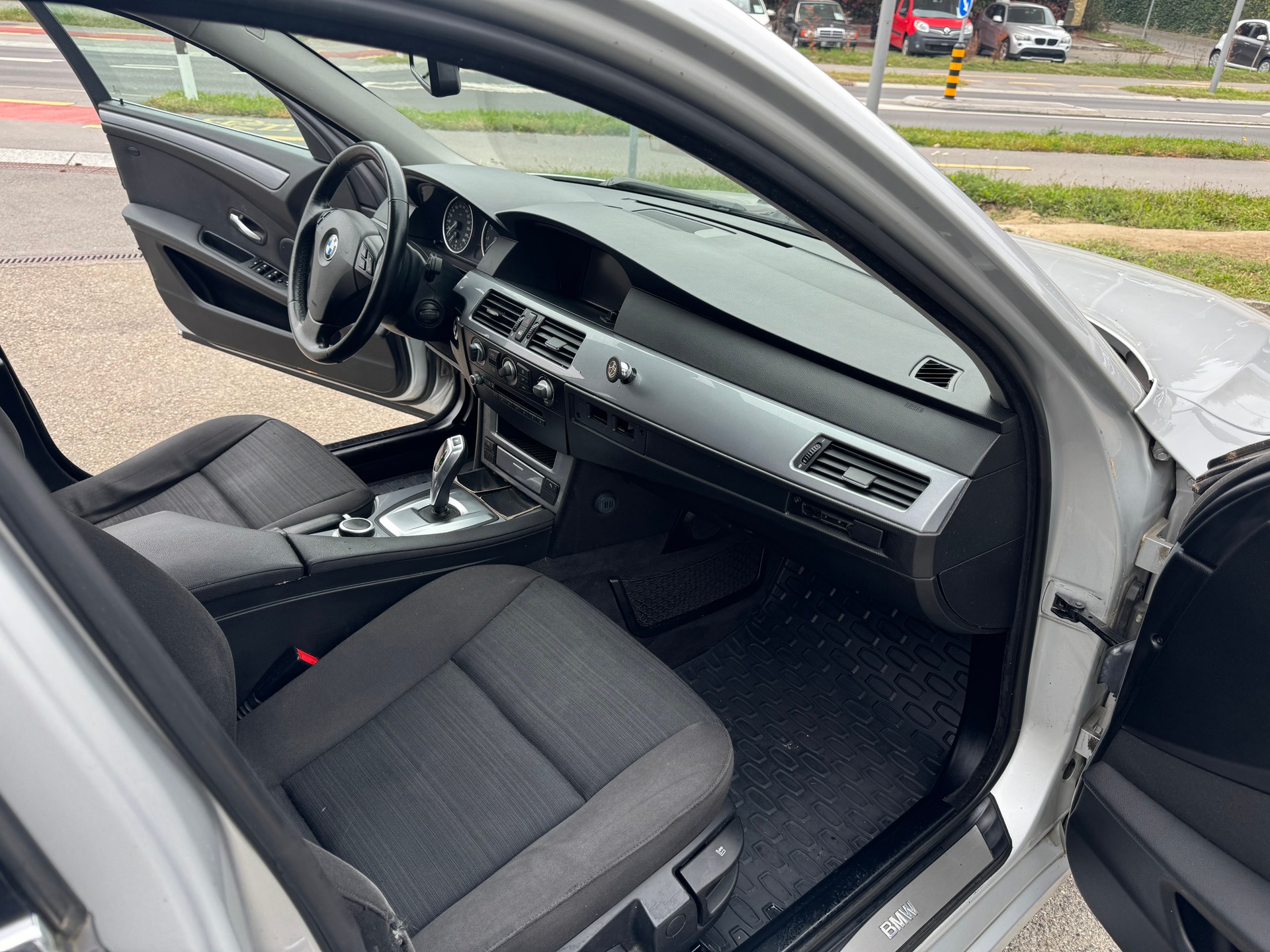 BMW 525xi Touring Steptronic-image-9