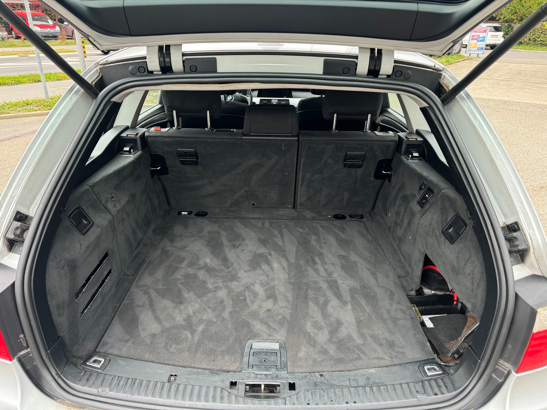 BMW 525xi Touring Steptronic-image-12